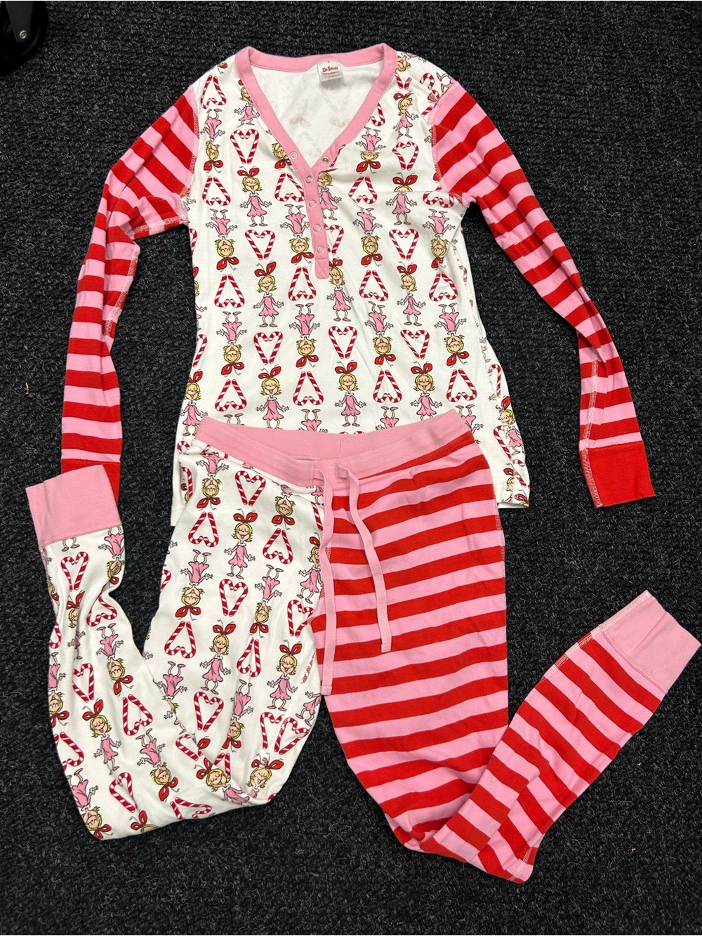 Women's Dr. Seuss Grinch HannaJams™ Pajama Set 🤶